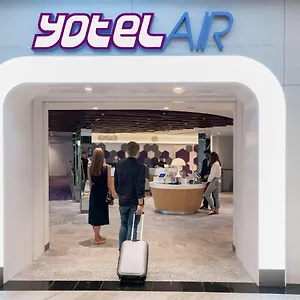 Yotelair Changi Airport Landside Сингапур
